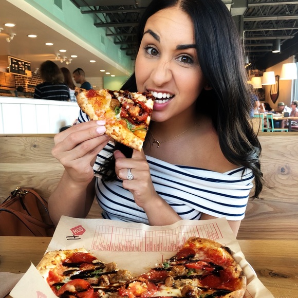 Meet your Posher, Kayla! - Picture 1 of 3